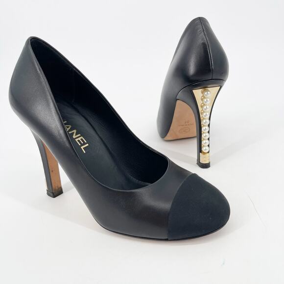 Chanel 2017 Black Leather CC Pearl Heel Pumps Grosgrain Cap Toe size EU 38 - Picture 1 of 13